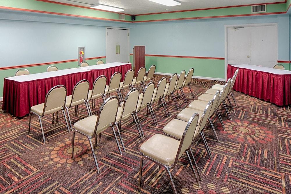 Hawthorn Extended Stay By Wyndham Chambersburg Bagian luar foto