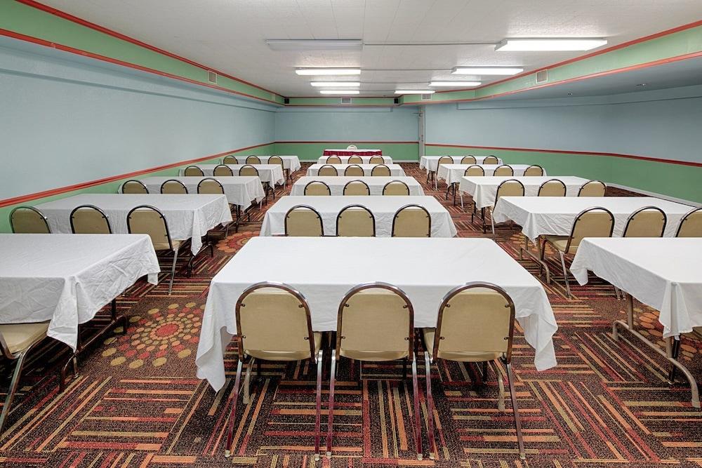 Hawthorn Extended Stay By Wyndham Chambersburg Bagian luar foto