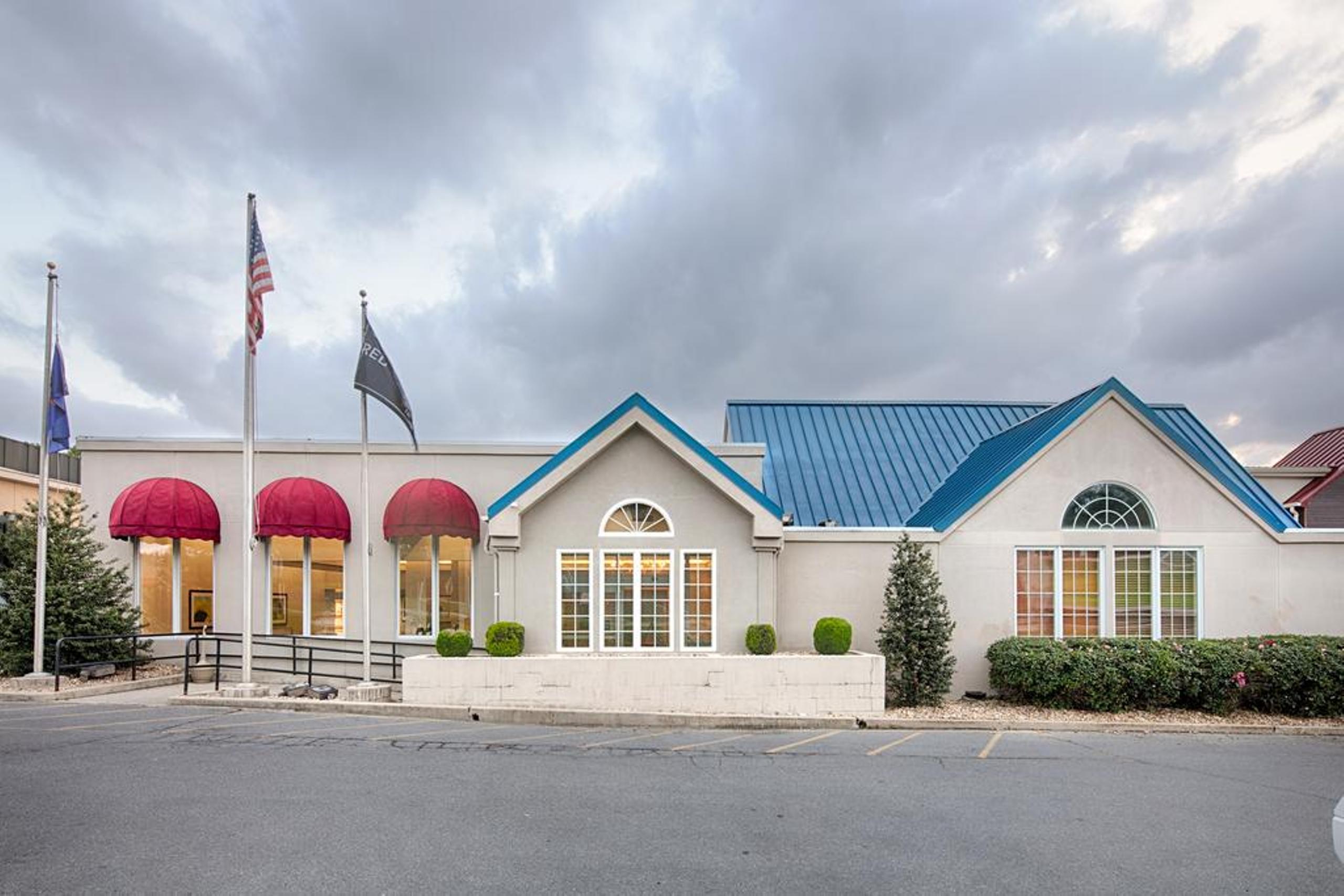Hawthorn Extended Stay By Wyndham Chambersburg Bagian luar foto